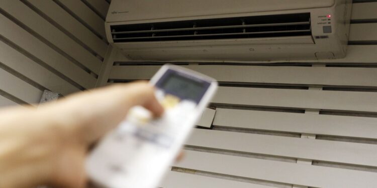 Investimento barato transforma o ventilador comum praticamente num ar-condicionado