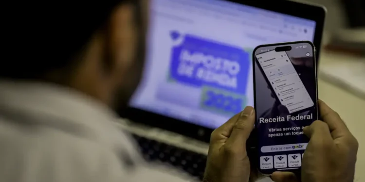 Além do aumento no piso salarial, Receita Federal confirma economia mensal de R$ 236,36 para professores