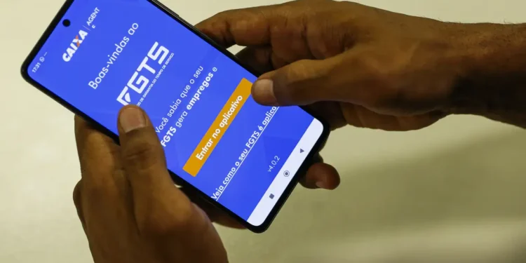 Caixa Tem libera saque de até R$ 6.220 pelo aplicativo do FGTS: saiba quem pode solicitar