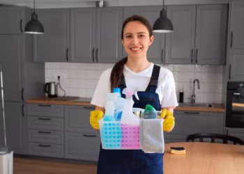 Governo trabalha bonito e define salário mínimo de R$ 2.057 para domésticas que moram neste estado