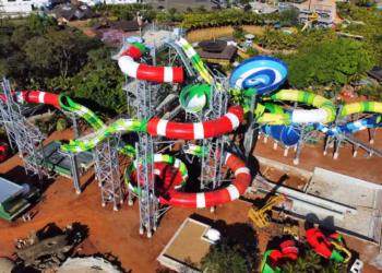 Parque aquático brasileiro gastou R$ 60 milhões para instalar o maior toboágua do mundo: saiba onde fica