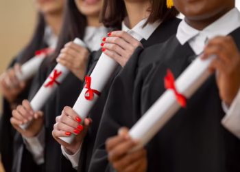 Arquitetos, enfermeiros e educadores não precisam mais de diploma profissional neste país