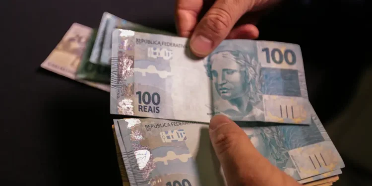 Reajuste de 8% no salário mínimo garante R$ 1.789,04 por mês para trabalhadores em 2026 neste estado