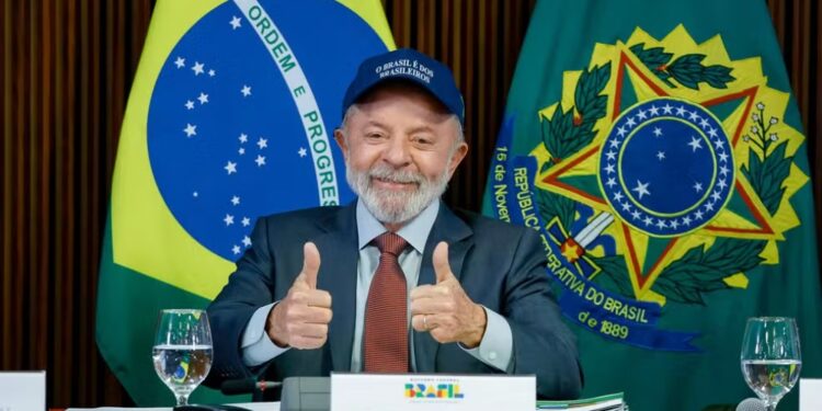 Programa de gratuidade lançado pelo governo teve 80% dos candidatos abandonando o processo