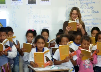 Confirmado novo salário geral de R$ 5.130 após assinatura de Lula beneficiando os professores