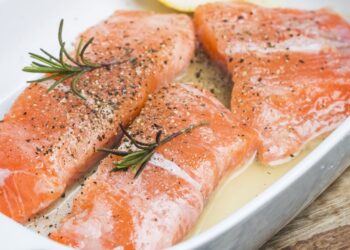 Brasileiros estão escolhendo peixe que custa R$ 18 o kg por ser mais barato e saboroso que salmão