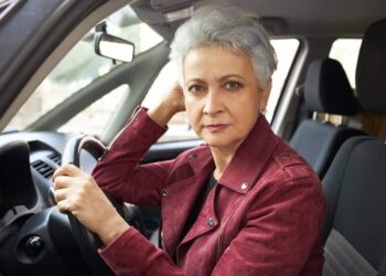 Motoristas acima de 70 anos com CNH ativa não terão direito a benefício inédito em 2026