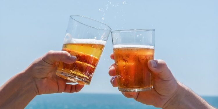 Cerveja famosa que brasileiros se acostumaram a ver na TV vai voltar ao Brasil após 10 anos