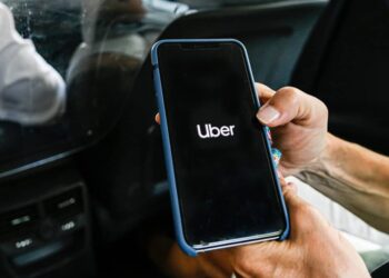 Uber divulga lista atualizada de modelos aceitos para trabalhar no aplicativo em 2026
