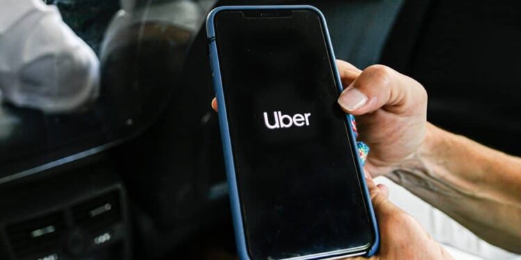 Uber divulga lista atualizada de modelos aceitos para trabalhar no aplicativo em 2026