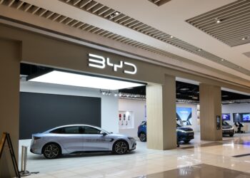 Carro registrado pela BYD no Brasil faz 36 km por litro e custa menos de R$ 70 mil no mercado chinês