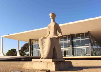 A determinação do STF sobre fugir de uma situação para evitar prisão em flagrante representar um crime