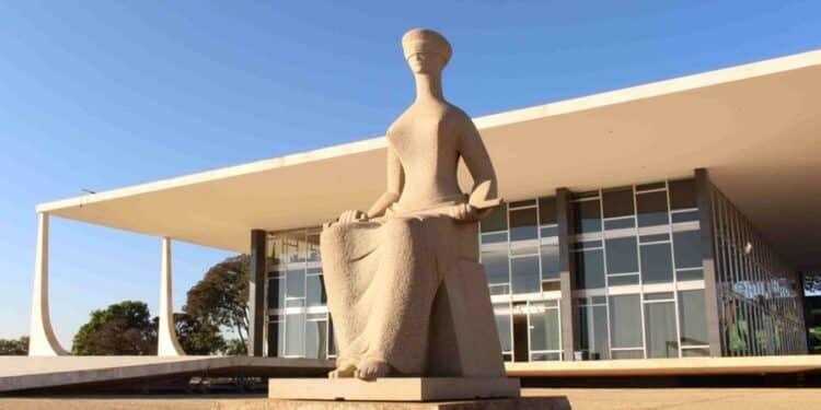 A determinação do STF sobre fugir de uma situação para evitar prisão em flagrante representar um crime