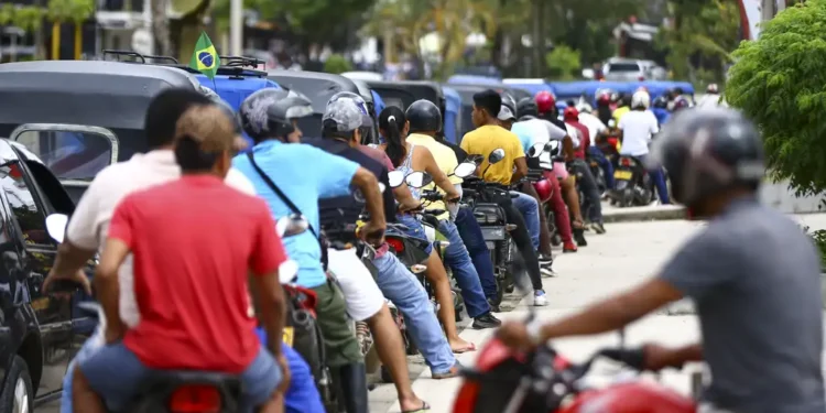 Circulação de motos com duas pessoas passou a ser proibida e gera multa de R$ 2,1 mil para quem descumprir nestas cidades