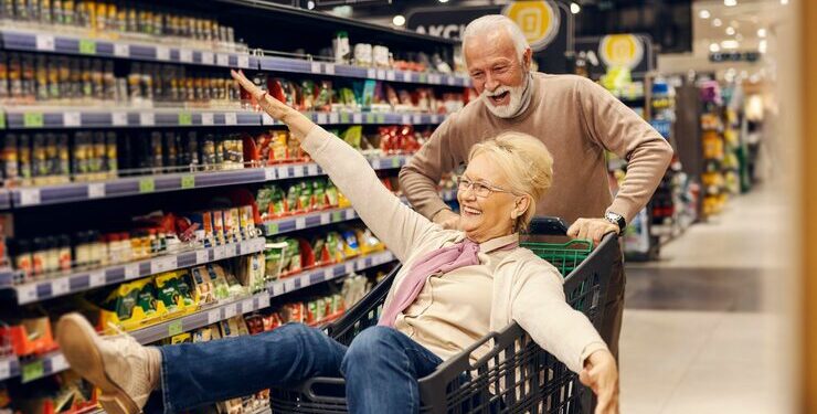 Lei em vigor chegou para ajudar idosos acima de 60 anos nas compras em supermercados