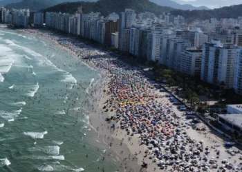 Item queridinho dos brasileiros pode render multa superior a R$ 2 mil se for usado na praia