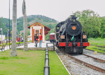 Passeio de trem com comida e bebida à vontade é considerado o melhor do Brasil e leva cerca de 2 horas