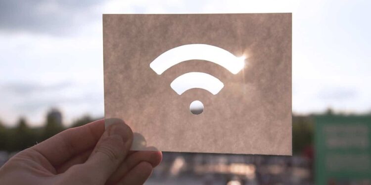 O perigo oculto de conectar seu celular a uma rede de Wi-Fi pública