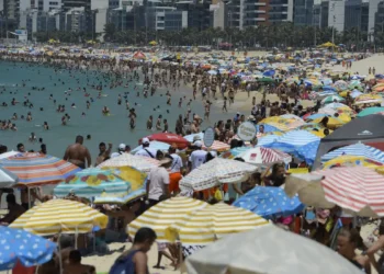 Quem deseja usar guarda-sol nas praias precisa seguir nova regra nesta cidade