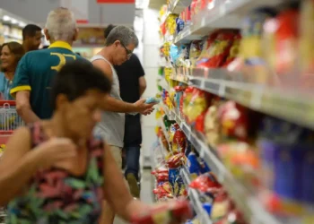 Falta menos de um mês para que supermercados sejam obrigados a fechar aos domingos
