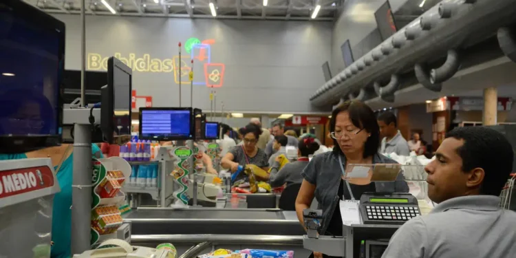 Falta menos de um mês para que supermercados sejam obrigados a fechar aos domingos