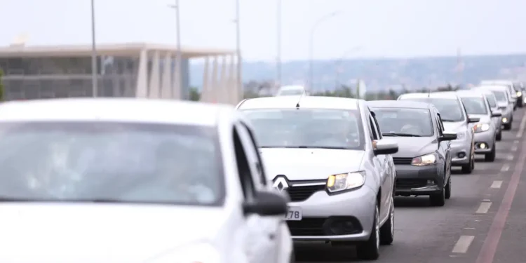 Motoristas da Uber podem receber mais de R$ 20 mil para abandonarem seus carros a combustão