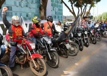 Nova lei vai isentar motoristas de aplicativo e motoboys da cobrança do IPVA caso seja aprovada