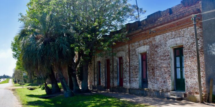 Vila com 200 habitantes parecida com a Suíça é perfeita para aposentados viverem na América do Sul