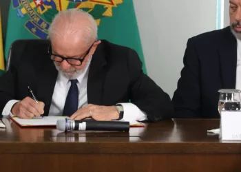 Nova lei sancionada por Lula cria 200 cargos que serão preenchidos via concurso público