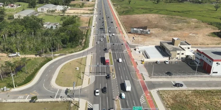 Rodovia duplicada de R$ 40,7 milhões com conjunto de semáforos para trazer segurança será inaugurada nesta segunda em SC