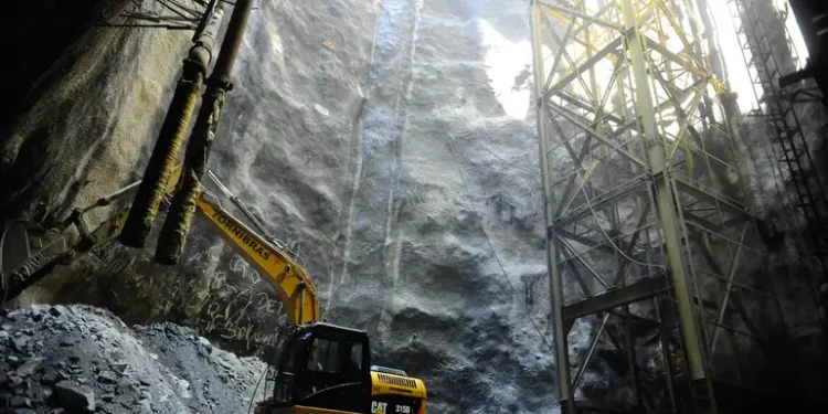 Maior túnel do mundo com 27 km de extensão e quase 400 metros de profundidade promete transformar região europeia