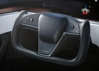 Formato de volante que está ficando popular será proibido a partir de 2027 neste país