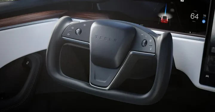 Formato de volante que está ficando popular será proibido a partir de 2027 neste país