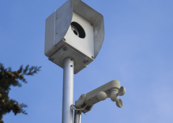 Novo equipamento usa inteligência artificial para aplicar multas e promete aposentar os radares tradicionais