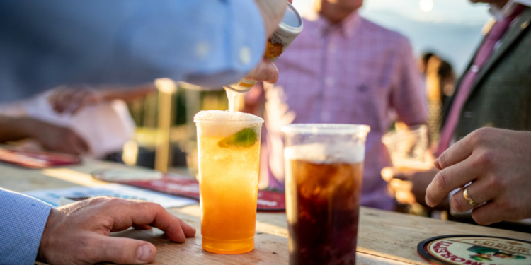 Quem for flagrado bebendo na rua vai receber multa superior a R$ 1.000 na maior cidade do Oeste de Santa Catarina