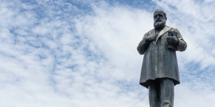 Brasileiros que quiserem comprar uma casa nesta cidade precisam pagar imposto para descendentes de Dom Pedro II