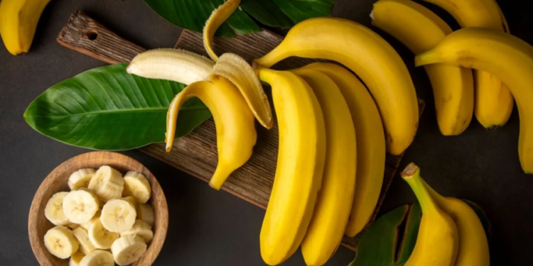 Utensílio doméstico presente em quase todas as cozinhas mantém bananas maduras por mais tempo