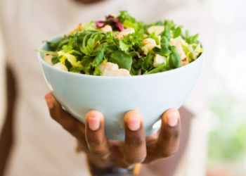 Planta considerada ‘carne verde’ é rica em benefícios para a saúde e combate anemia