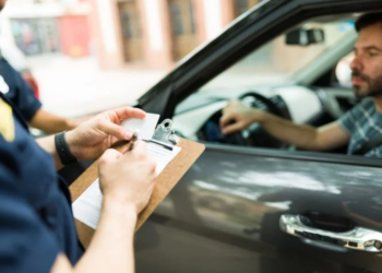 CONTRAN determina multa de R$ 293,47 e retenção do veículo para quem não cumprir novas regras de registro