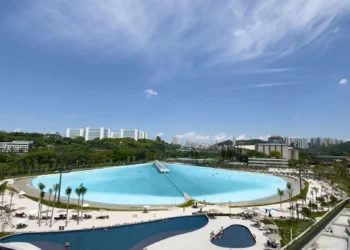 Cidade brasileira sem mar vai ganhar praia com 20 tipos de ondas e espaço para 900 surfistas