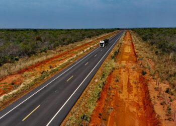 Governador com 82% de aprovação autoriza quase R$ 70 milhões em investimentos para asfaltar 66 km de vias do estado