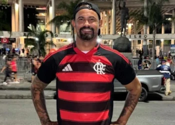 Apenas dois colegas de Flamengo foram visitar o Goleiro Bruno na prisão