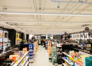 Maior rede de beleza do mundo vai inaugurar loja no Brasil dando voucher de R$ 150 para clientes