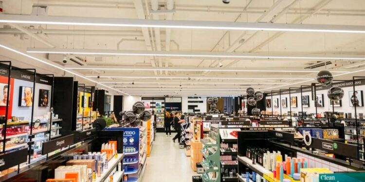 Maior rede de beleza do mundo vai inaugurar loja no Brasil dando voucher de R$ 150 para clientes