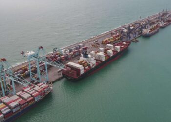 China envia carregamento com quase 40.000 toneladas de trilhos para concluir a ferrovia mais aguardada do Brasil