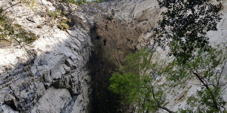 Maior boca de caverna do mundo com 197 metros de altura pode ter sido encontrada no Brasil