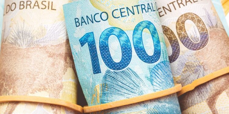 Novo programa vai garantir R$ 800 por mês para mães com filhos de até 12 anos em empresa brasileira