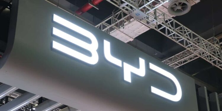 BYD coloca a mão na massa e nova linha de metrô será inaugurada após 12 anos e R$ 672 milhões investidos