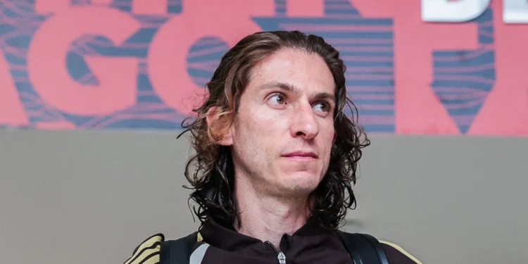 Clube que bate de frente com o Flamengo nas finanças anuncia faturamento recorde de R$ 1,7 bilhão