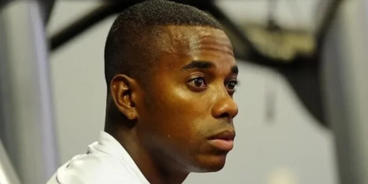 Dono de mais de 20 imóveis, Robinho agora faz curso de construção civil na cadeia